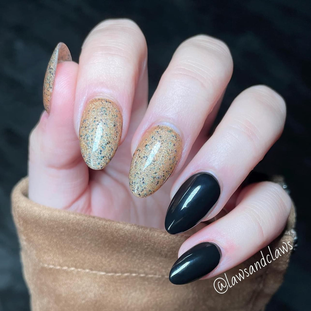 Phinx black gel polish