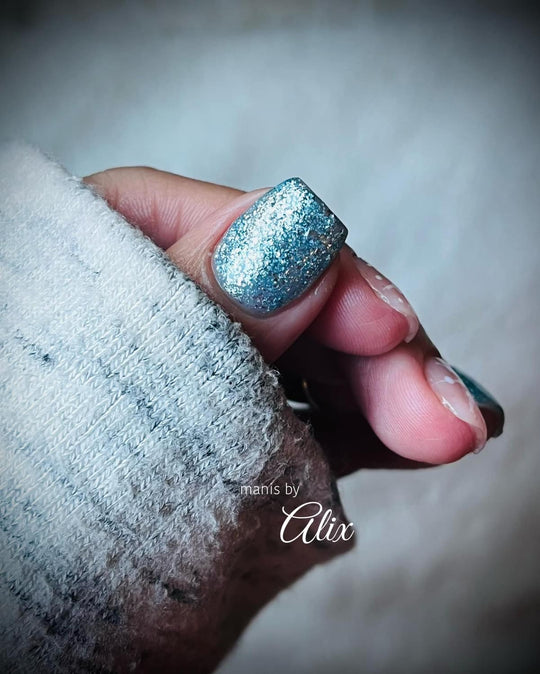 Freezin beauty is a blue platinum