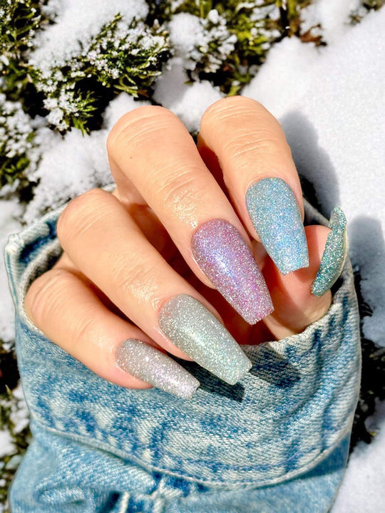 Starry glitter is a Reflective purple glitter on the pinky