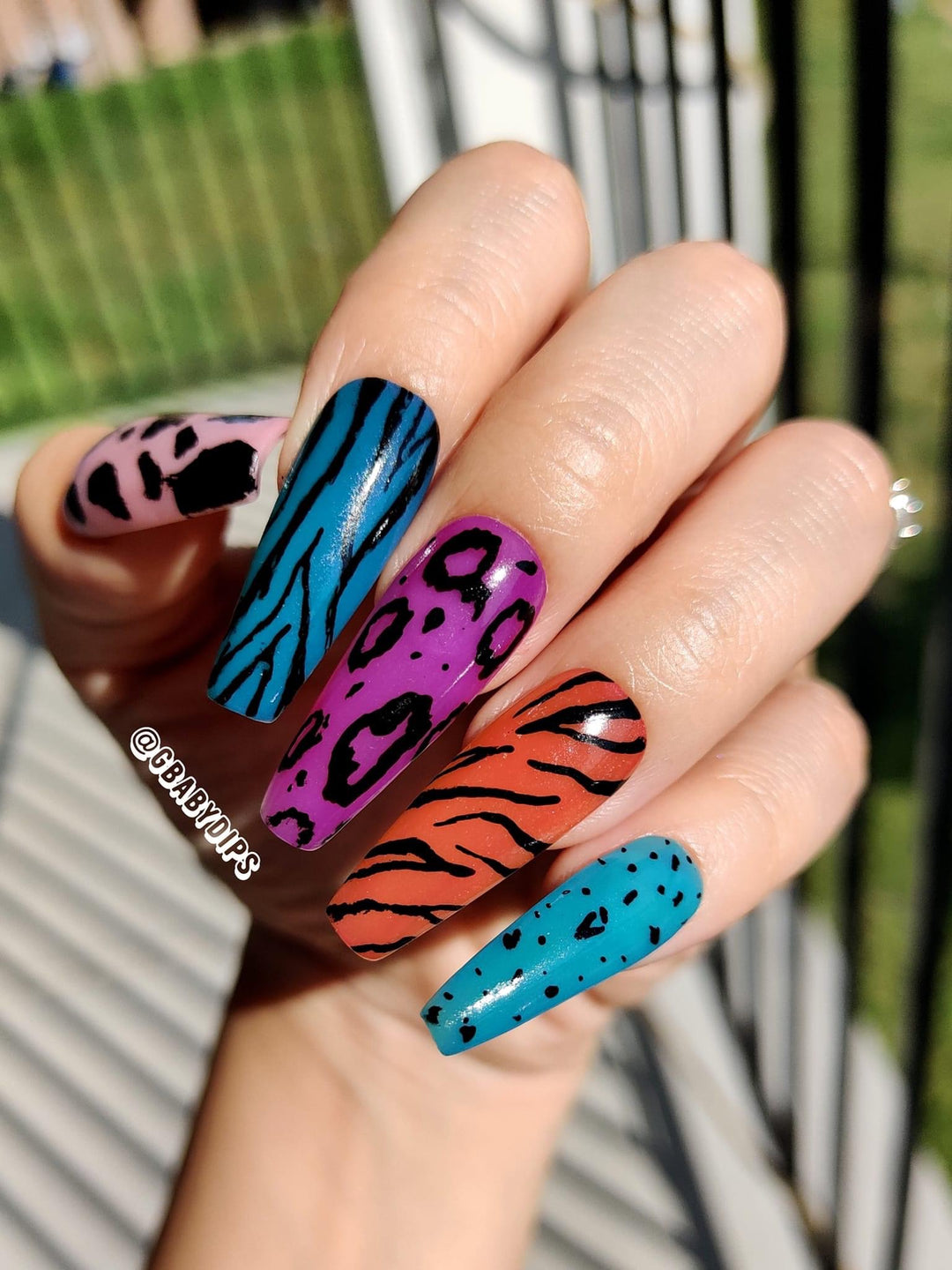 Pacific Tree Frog🐸 (UV color changing) - Sundara Nails